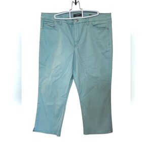Nine West Chrstie Capri Mint Green Capris. Size 16